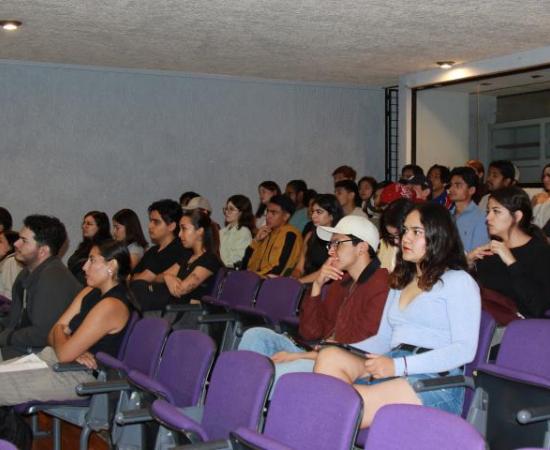 Comparte investigadora estudios y experiencias sobre entornos urbanos_3