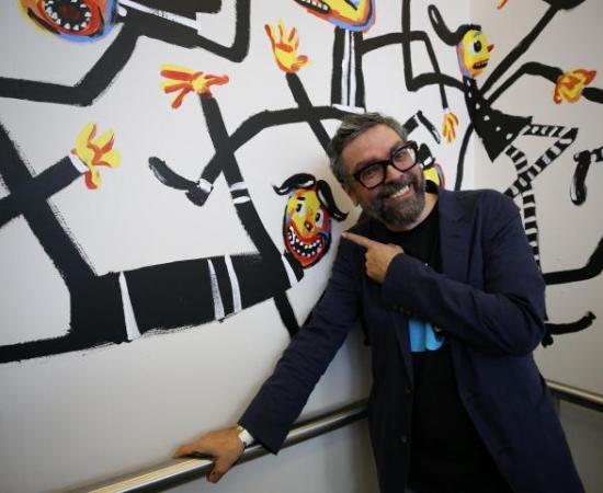 Caricaturista “Liniers” pinta mural en Conjunto Santander de Artes Escénicas (foto 1)