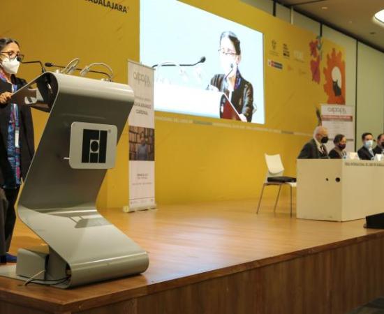 CUAAD reconoce a Silvia Arango Cardinal con la Medalla “Jorge Camberos Garibi”_5