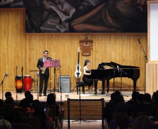 Engalanan Paraninfo universitario con música de Gabriel Ruiz (foto 1)