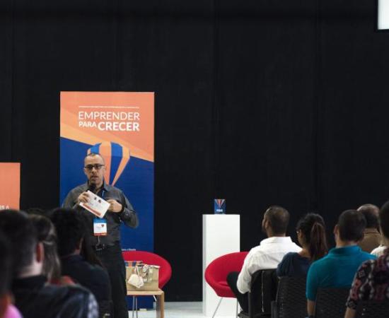 Promueven desde el CUAAD la cultura del emprendimiento 2