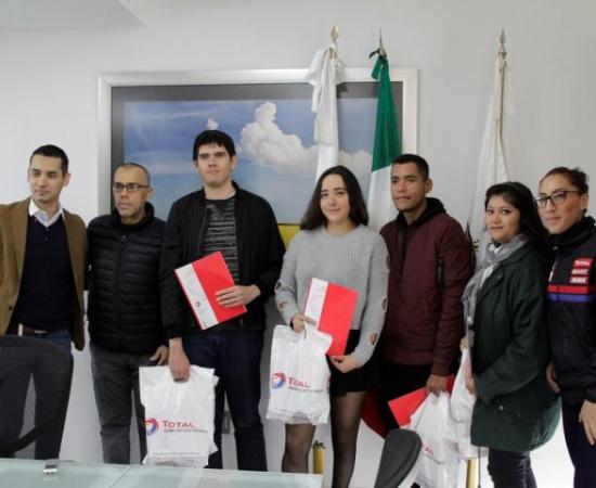 Reconoce empresa Total a diseñadores gráficos del CUAAD 2