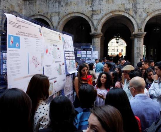 Presentan estudiantes del CUAAD, proyectos urbanos para mejorar la seguridad