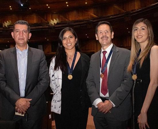 Galardonan a mil 510 universitarios con la Presea Irene Robledo_3