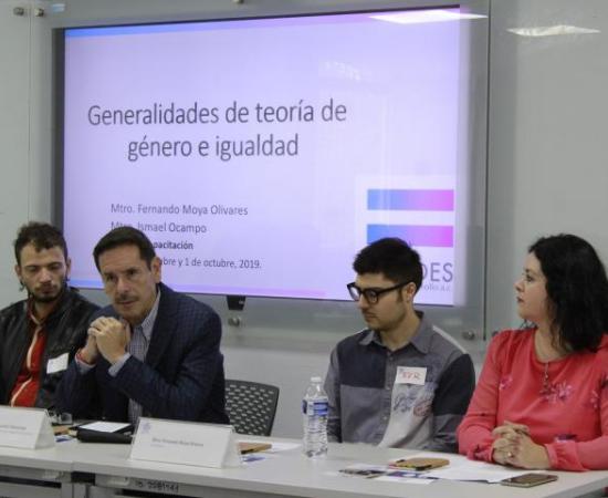 Dictan taller de género y masculinidades a personal del CUAAD (foto 1)