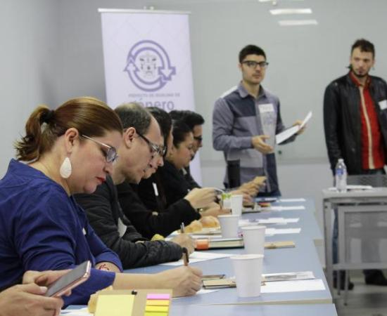 Dictan taller de género y masculinidades a personal del CUAAD (foto 3)