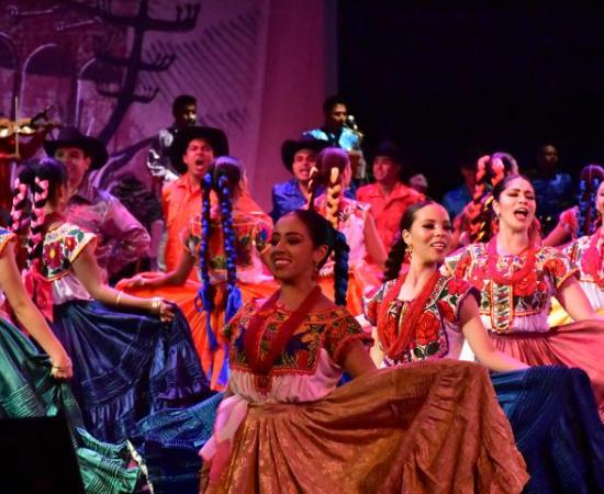 Reconocen trayectoria de la Maestra Gabriela Vega Cárdenas 1