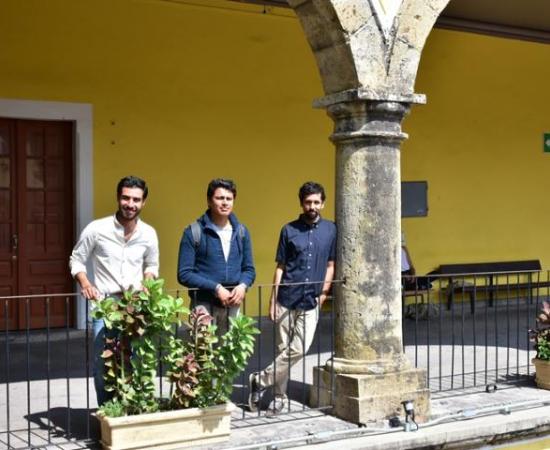 Reconocen obras de grabado de alumnos del CUAAD