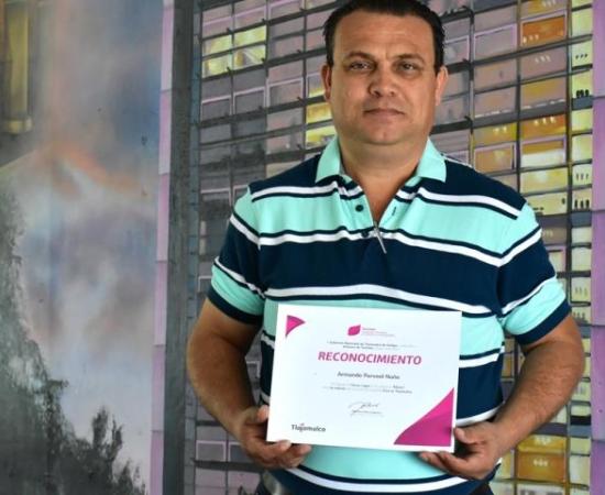 Reconocen a egresado del CUAAD en concurso de fotografía_1