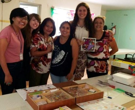 Alumnos del CUAAD donan productos recreativos a personas de la tercera edad 1