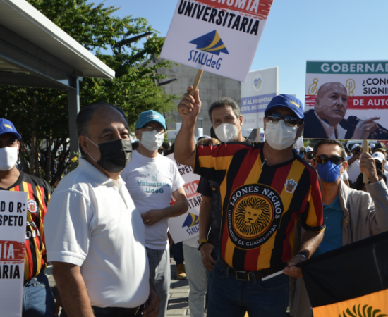 Entrega UdeG 5 mil cartas en Casa Jalisco para exigir al Gobernador del Estado respeto a la autonomía universitaria (foto 5)