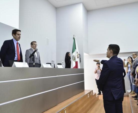 Toma protesta representante de la Defensoría de los Derechos Universitarios del CUAAD (foto 1)