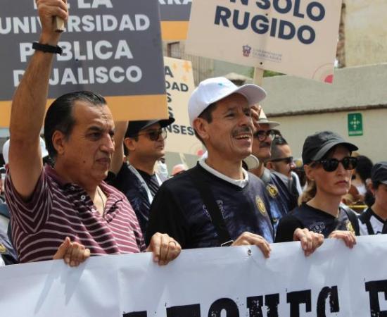 Más de 103 mil universitarios salieron a marchar por la autonomía y un presupuesto digno para la UdeG_2