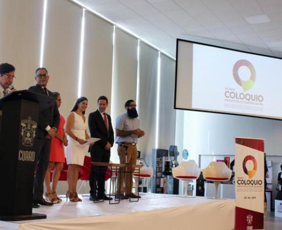 Estudiantes y egresados toman los micrófonos para exponer problemáticas y soluciones del diseño 1