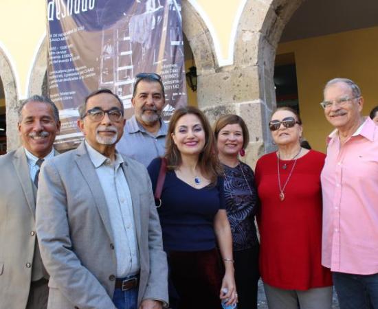 Más de 300 participantes trazaron y fotografiaron en el “Taller de representación de desnudo” (foto 2)
