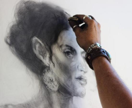 Más de 300 participantes trazaron y fotografiaron en el “Taller de representación de desnudo” (foto 6)