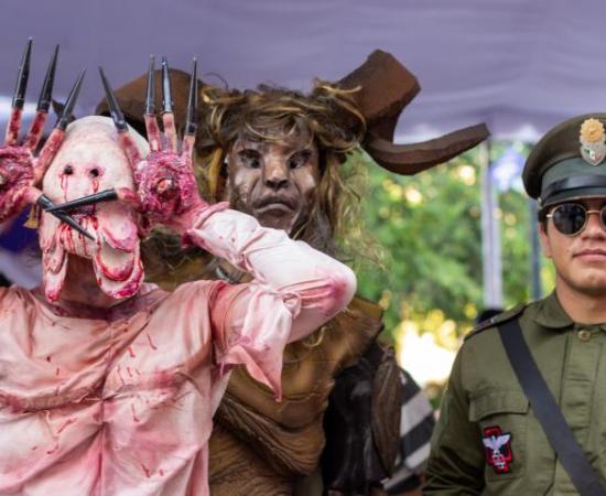 CUAAD se engalana con fiesta literaria, que incluye desfile y conversatorios 5