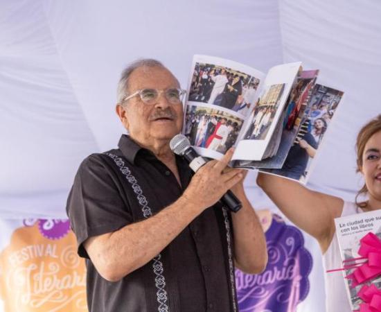 CUAAD se engalana con fiesta literaria, que incluye desfile y conversatorios 4