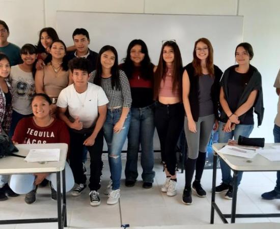 Egresado del CUAAD forma a jóvenes fotógrafos en las 12 regiones de Jalisco_1