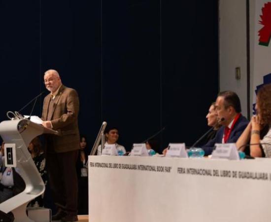 Entregan Medalla Jorge Camberos_img1