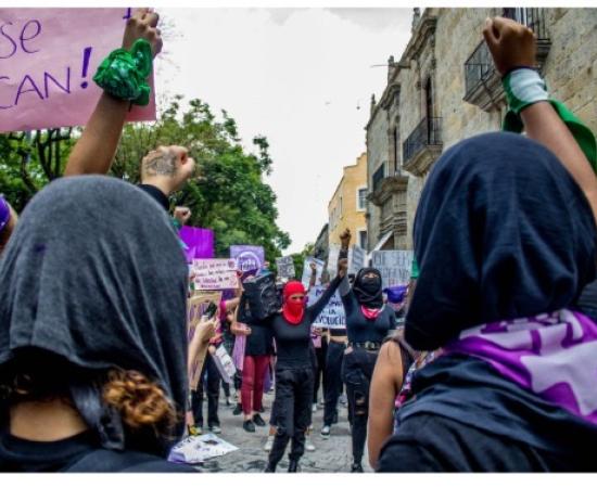 Fotografías, grabados y archivos de artistas se reúnen en el MUPAG, para reflexionar sobre el dolor, la memoria y la esperanza, a partir de las luchas que emprenden las mujeres