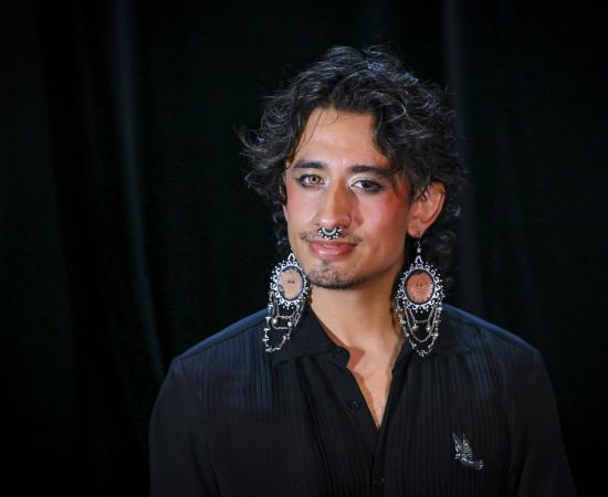 Este egresado de la licenciatura en Artes Visuales para la Expresión Plástica en el CUAAD, se ha convertido en una de las dragas más representativas de nuestro país, concursando en certámenes de alto alcance como Drag Race México, programa de televisión mexicano producido por MTV