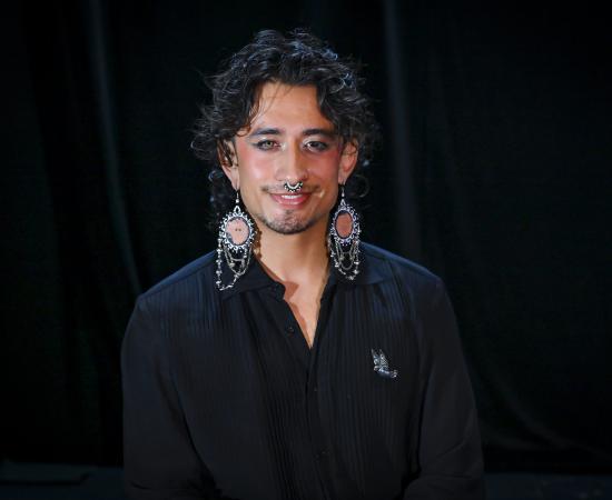 Este egresado de la licenciatura en Artes Visuales para la Expresión Plástica en el CUAAD, se ha convertido en una de las dragas más representativas de nuestro país, concursando en certámenes de alto alcance como Drag Race México, programa de televisión mexicano producido por MTV