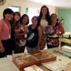 Maestra Rosario Orozco con las alumnas que participaron en el proyecto